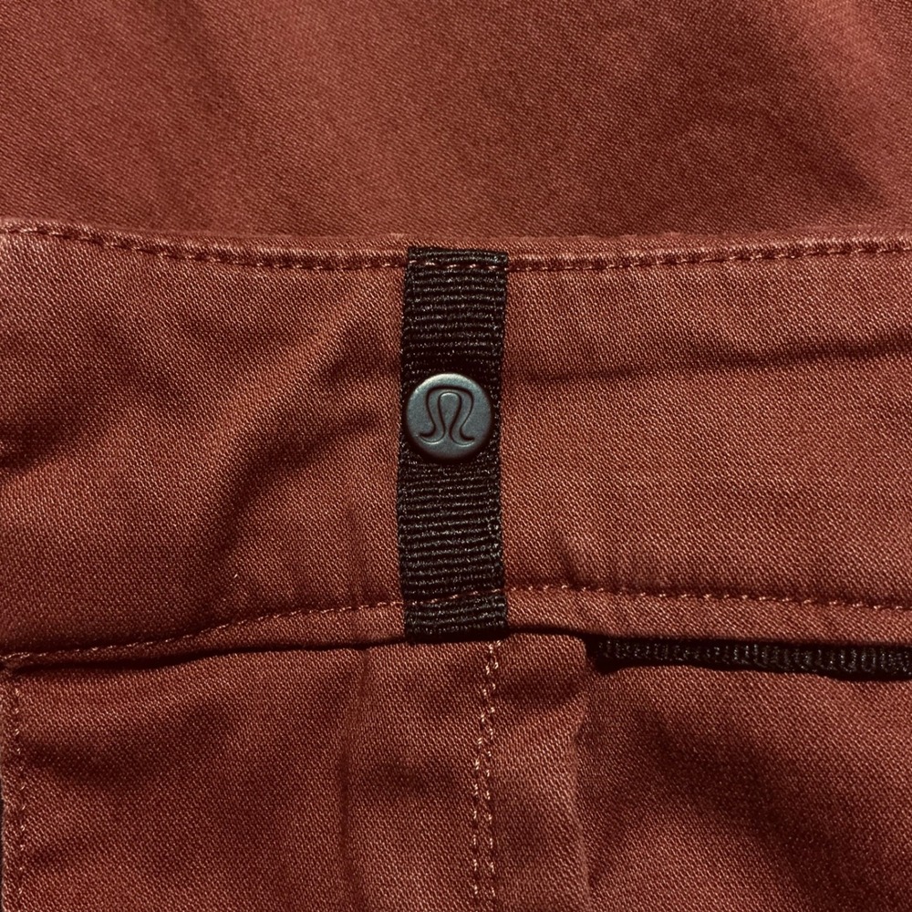 Lululemon Men's 34 Rust Brown Commission Slim Pants Tech Casual Stretch Golf - Picture 3 of 9